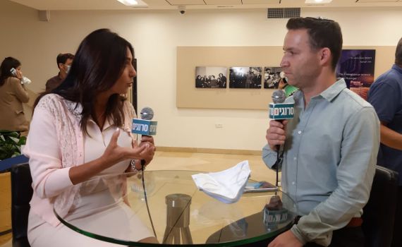 רגב באולפן סרוגים: "בנט נבהל מכל אמירה של עבאס"