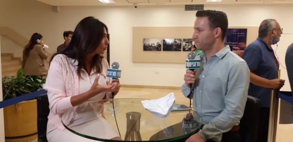 רגב באולפן סרוגים: "בנט נבהל מכל אמירה של עבאס"