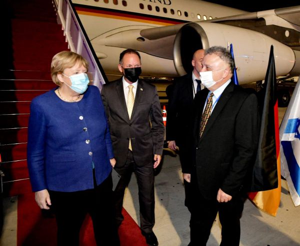 החלה פגישת בנט ואנגלה מרקל