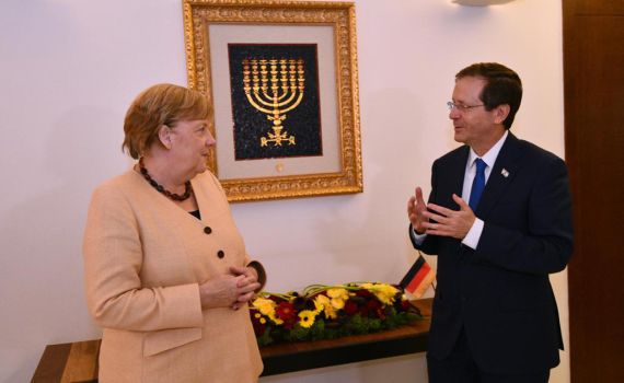 לפני פרידה: ההפתעה של הנשיא לאנגלה מרקל