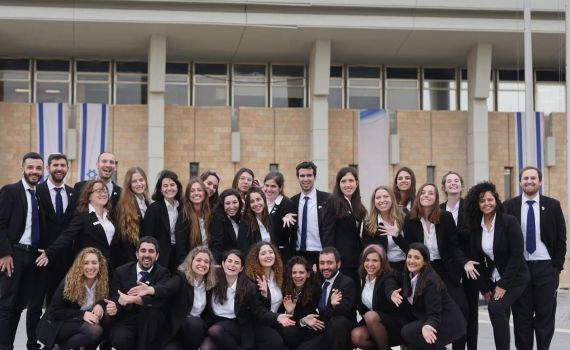 מרכז המבקרים בכנסת פותח שעריו עם סרטון טיקטוק