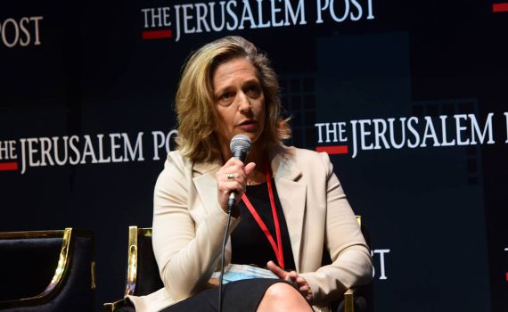 אלרעי פרייס נגד בנט: באו"ם צריך היה לומר תשבוחות