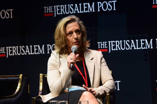 אלרעי פרייס נגד בנט: באו"ם צריך היה לומר תשבוחות