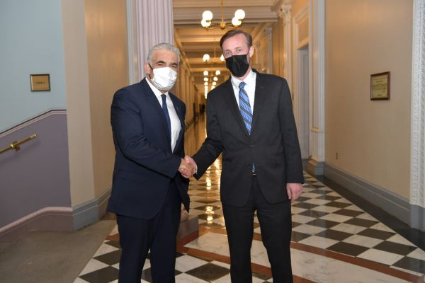 לפיד: מודאגים מהמירוץ האיראני ליכולת גרעינית