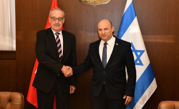 בנט לנשיא שוויץ: תפעל לצעדים נחרצים נגד איראן