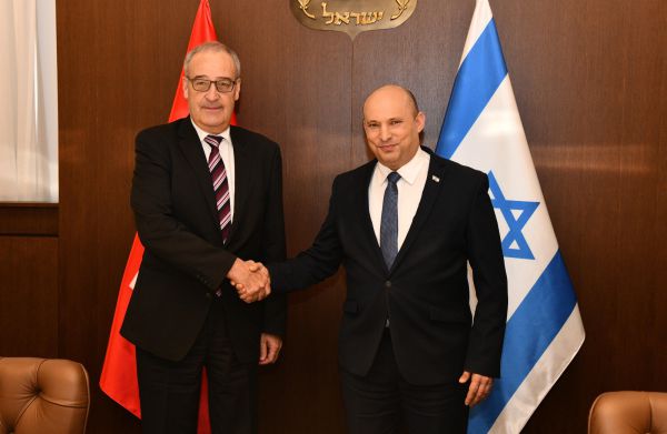 בנט לנשיא שוויץ: תפעל לצעדים נחרצים נגד איראן