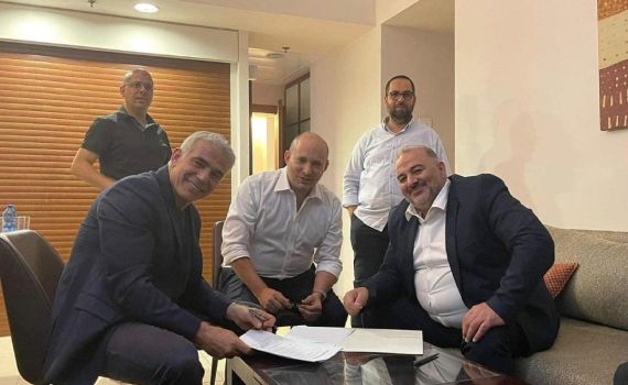 "המו"מ הקואליציוני התנהל במשרד תומכי חמאס?"