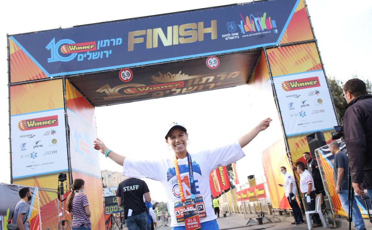 המנצחת בחצי מרתון בירושלים: אתלטית חרדית