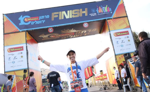המנצחת בחצי מרתון בירושלים: אתלטית חרדית