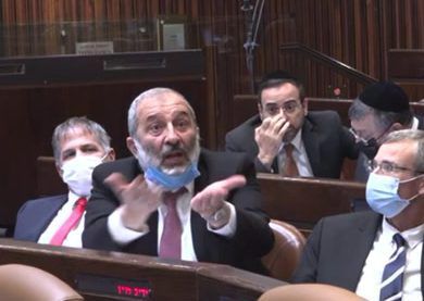 עימות דרעי והנדל: "כבר 10 סקרים אתם לא עוברים"