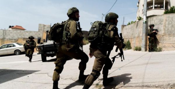 הקצין שדחף מתפרע שמאל יעוכב לשלוש שנים