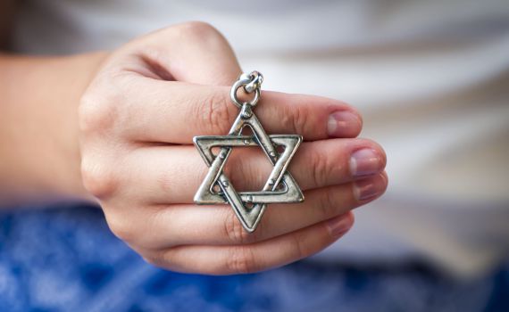 גרמניה: "תחביא את מגן הדוד או שלא תקבל חדר"