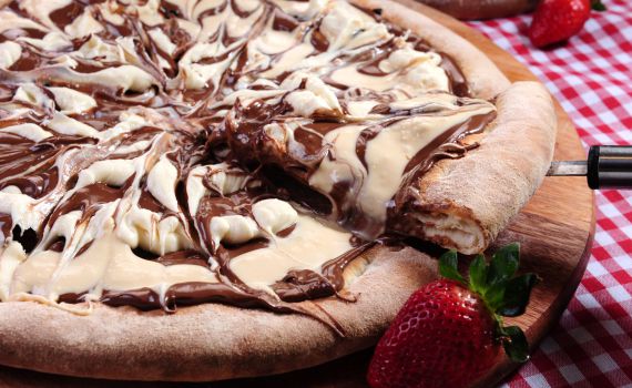 בקלי קלות: מתכון לפיצת שוקולד מושחתת