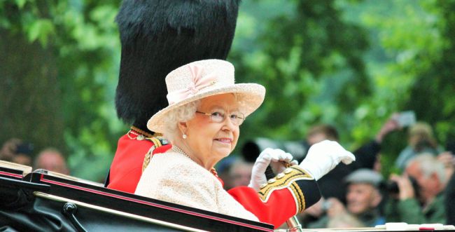 בריטניה מודאגת: המלכה אליזבת ביטלה עוד אירוע