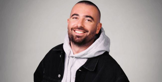 עומר אדם בשיתוף פעולה מפתיע