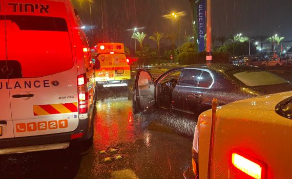 נהג הגיע לכביש 44 כשהוא דקור בפציעות חודרות