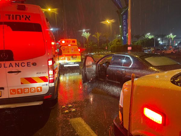 נהג הגיע לכביש 44 כשהוא דקור בפציעות חודרות