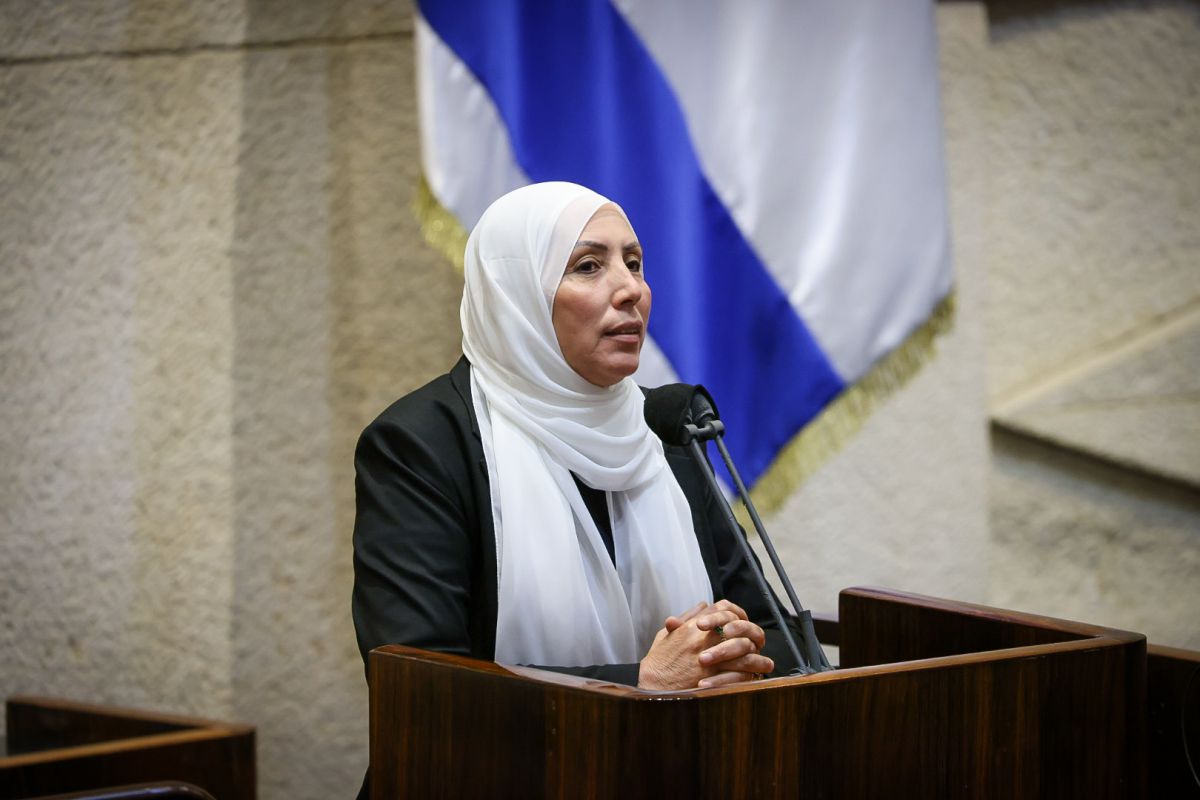 מנסור עבאס עשה תרגיל למניעת הדחת הח"כית?