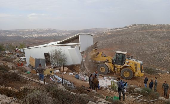כוחות גדולים הורסים את מאחז גאולת ציון בגוש שילה