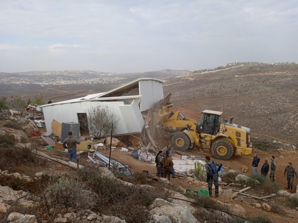 כוחות גדולים הורסים את מאחז גאולת ציון בגוש שילה
