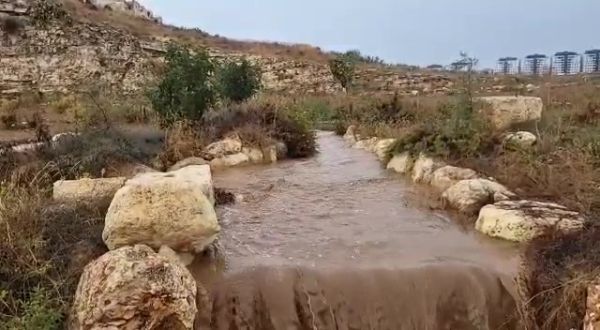 שטפונות בערבה; זרימות אדירות בנגב. צפו