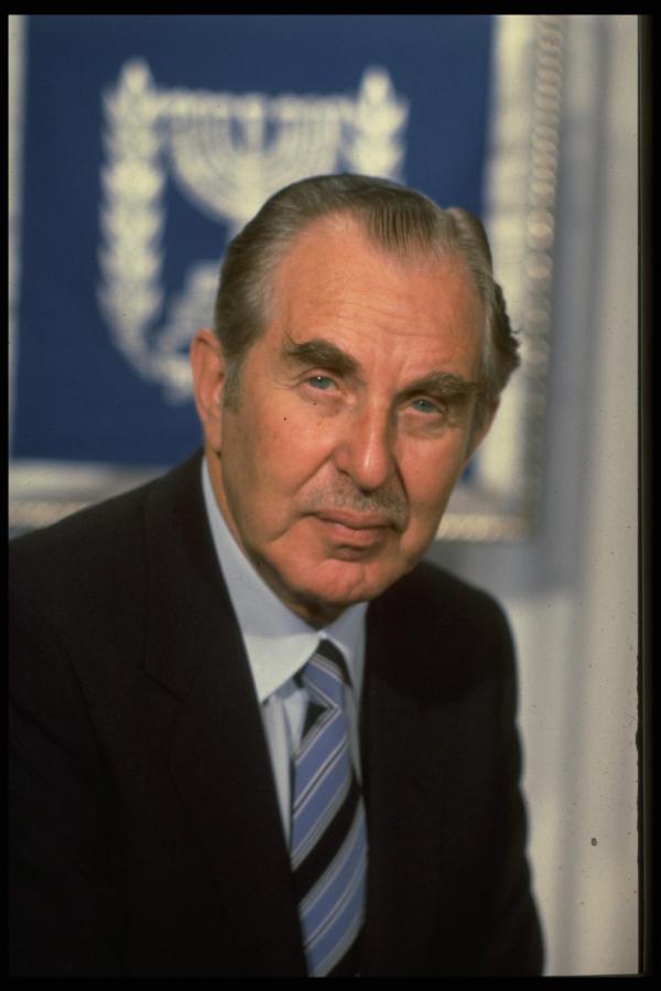 היום בהיסטוריה: השגריר הרצוג מדהים את האו"ם