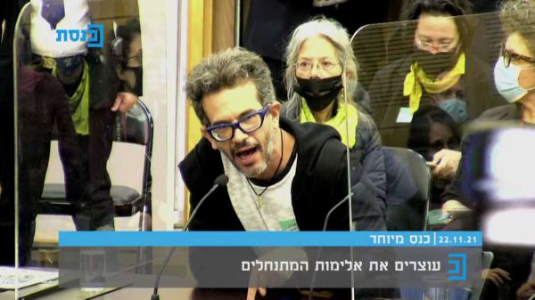 פעיל שמאל בכנסת: תנו לנו להפעיל נשק נגד המתנחלים