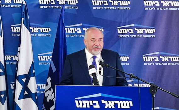 ליברמן: נגד מי מכוון המס על החד פעמי? צפו