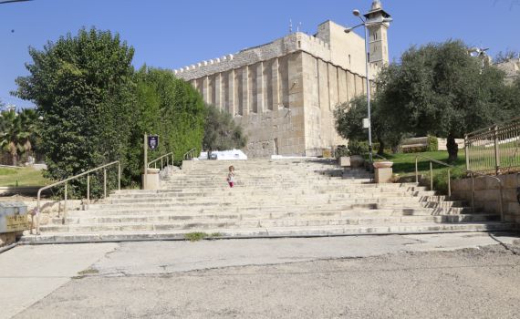 הרב אליהו קורא לחזק את הנוכחות במערת המכפלה