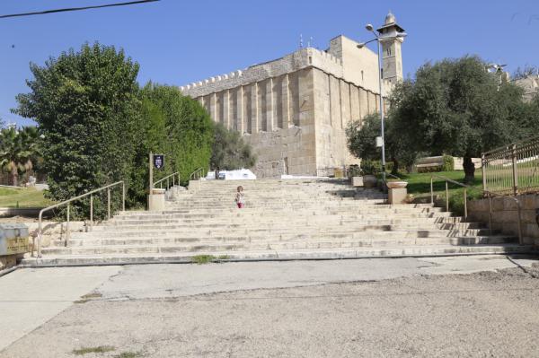 הרב אליהו קורא לחזק את הנוכחות במערת המכפלה