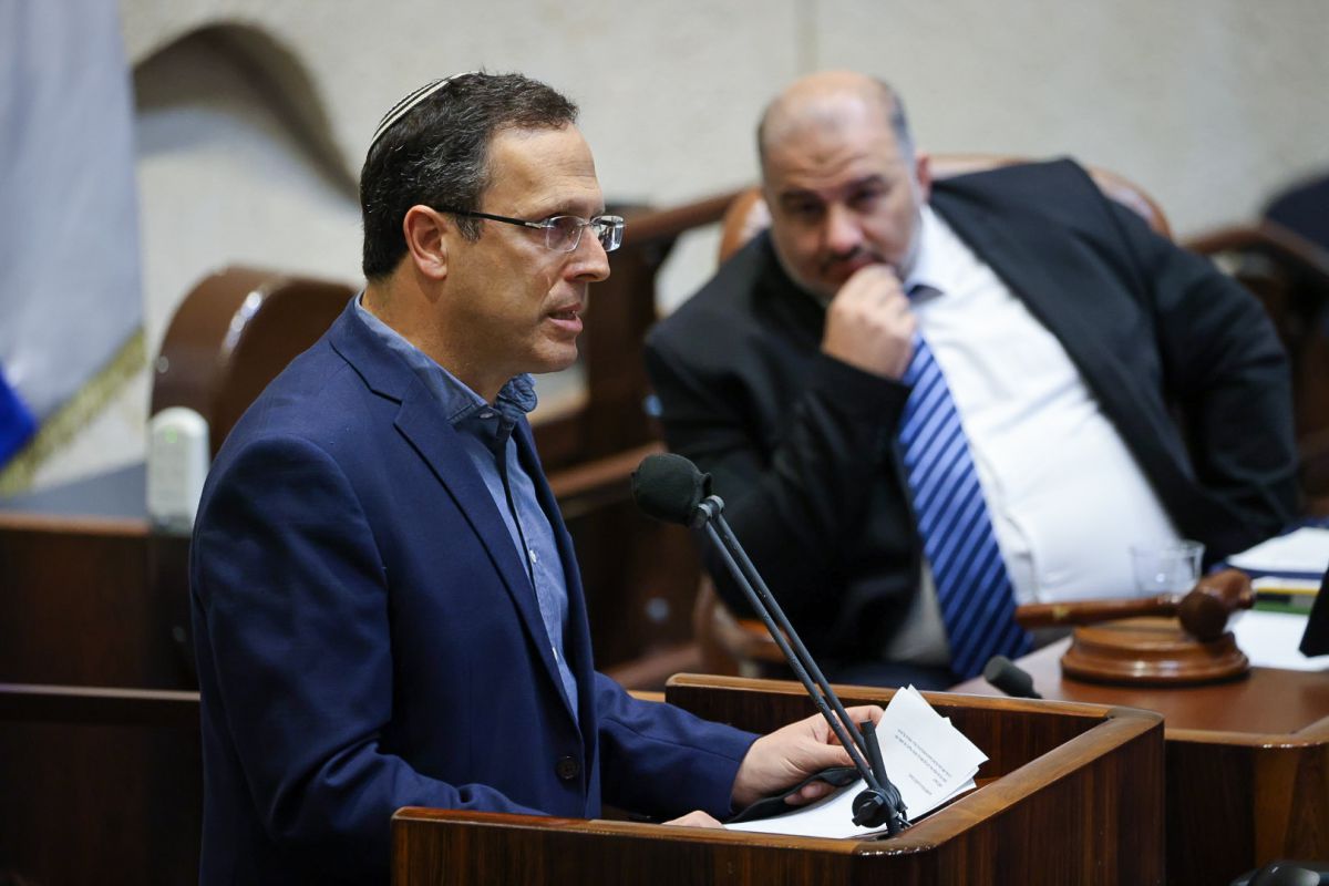 עוקף כהנא: קינלי מעלה חוק גיור על ידי רבני ערים