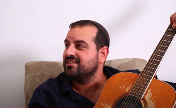 צפו: אל תעזבי עדיין? עקיבא ואנדרדוס במערכון קורע