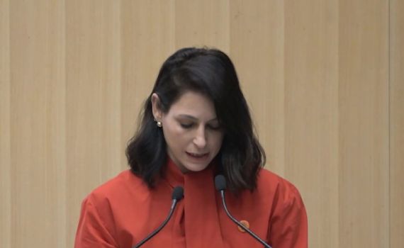 גילת בנט: "כשאישה לובשת מלכות היא מייצרת מציאות"