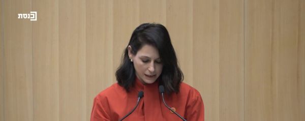 גילת בנט: "כשאישה לובשת מלכות היא מייצרת מציאות"