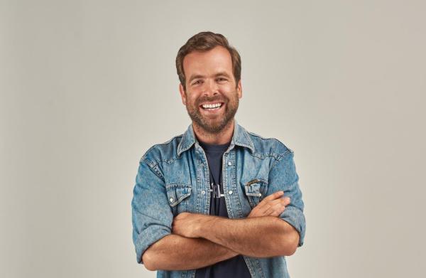 הצצה לקארפול קריוקי: אודי כגן מגשים חלום עם אתניקס