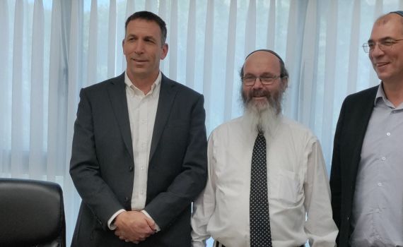 הרב של פ"ת לשר כהנא: "סמוך ובטוח בכל כוונותיך"