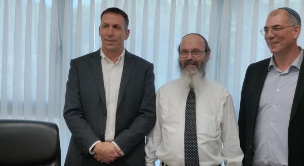 הרב של פ"ת לשר כהנא: "סמוך ובטוח בכל כוונותיך"