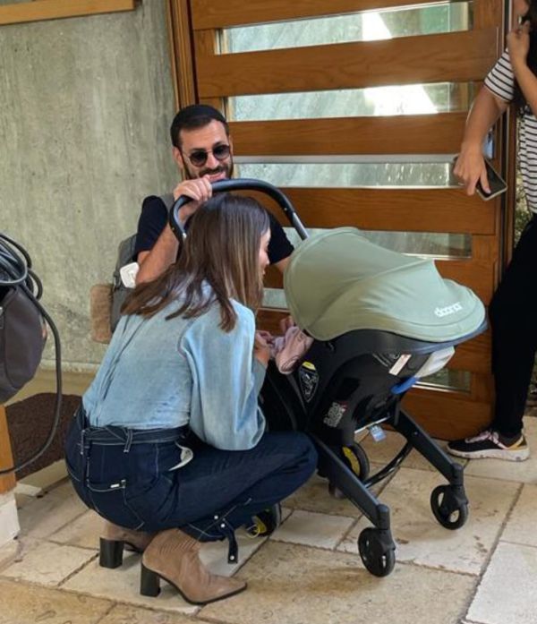 אילנית לוי מדגמנת חודש אחרי הלידה, אלירז והבת מפתיעים