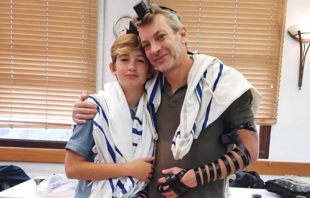 מוקי על בר המצווה של בנו: "ברוך שפטרנו מעונשו של זה"