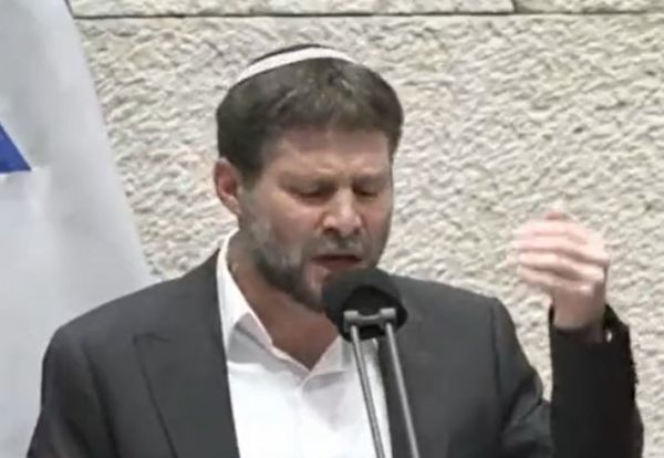 על סף בכי | סמוטריץ' סיים את הנאום עם דמעות. צפו