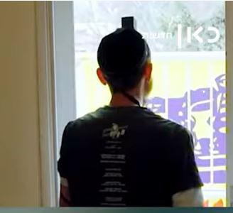 בגלל הנטיות של החזן – הרב ביקש לצאת מהתפילה. צפו