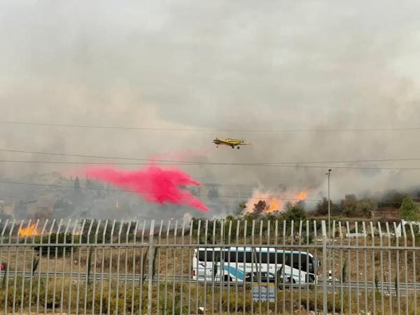 שריפת ענק בצפון: בתים פונו, רכבים ועסקים נשרפו