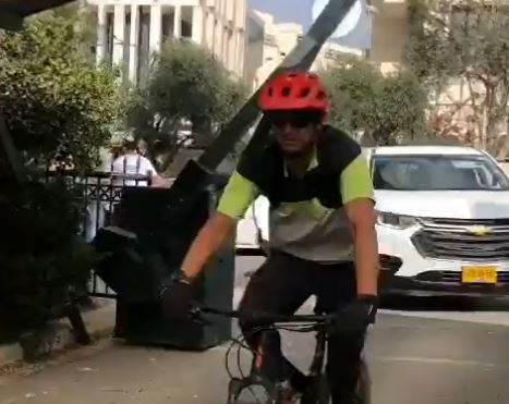 השר רכב 28 ק"מ מביתו לישיבת הממשלה. צפו