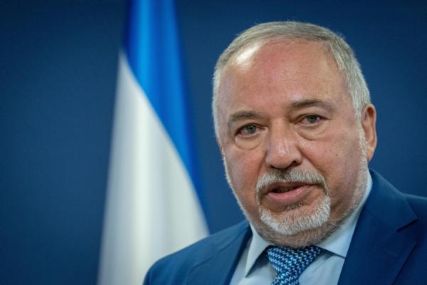 ליברמן מקדם: שלילת הטבות מארגון אמנסטי