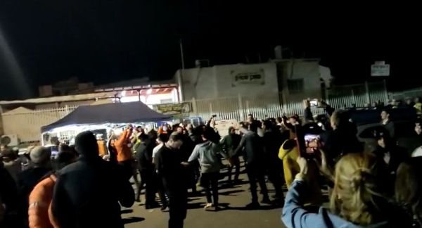 צפו: הילד אותר; התושבים פתחו בשירה וריקודים