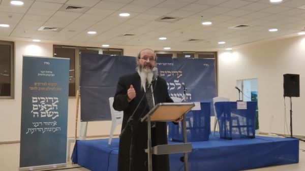 על סף בכי | הרב מיכה הלוי: "איך אנחנו לא בוכים?"