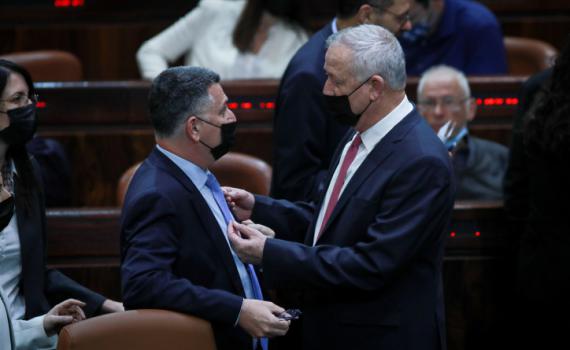 עימות בין סער לגנץ: זו הסיבה שאתה לא רוה"מ