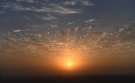 איך יכול להיות שבתוך החושך האיום הזה יש אור?