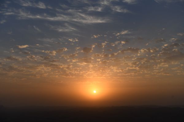 איך יכול להיות שבתוך החושך האיום הזה יש אור?