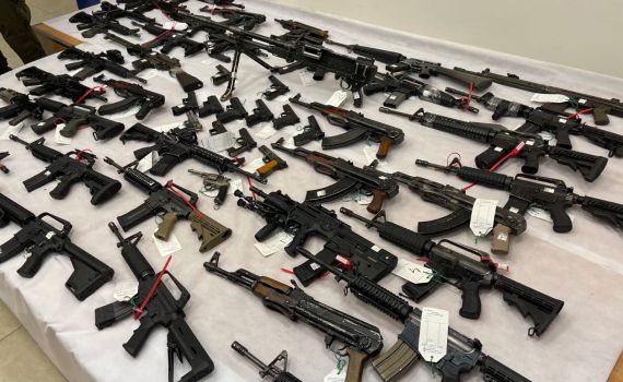 תפיסת סוחרי הנשק הגדולה מקום המדינה | צפו בתיעוד